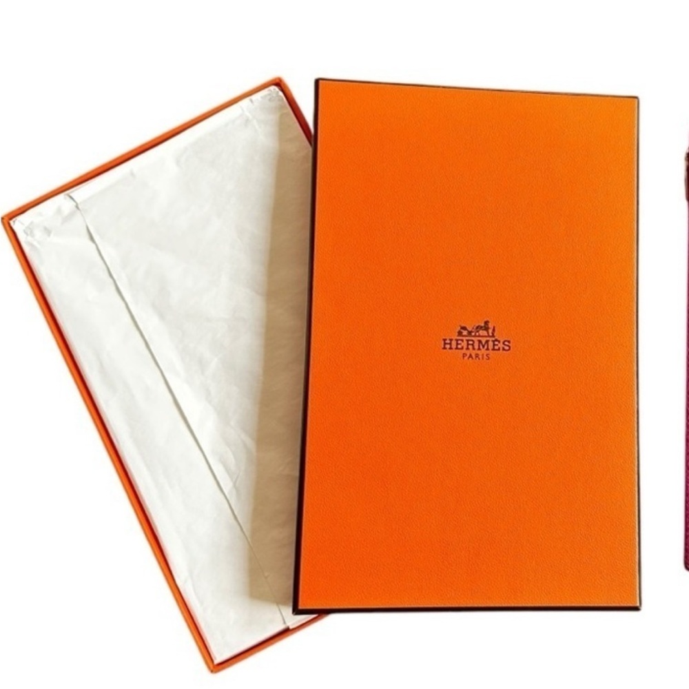 Hermes Agenda/Passport Holder/Notebook Cover blue like new with original insert - Picture 3 of 9